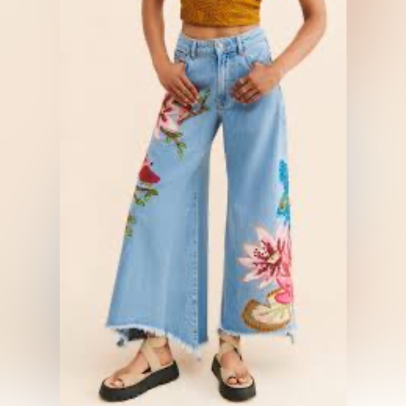 Farm Rio Embroidered Floral Wide-Leg Jeans Raw Hem Flower Bird Size Small - Picture 9 of 15